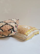 Load image into Gallery viewer, Elouise Dog Bed