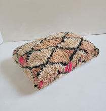 Load image into Gallery viewer, Elouise Dog Bed