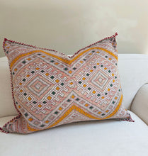 Load image into Gallery viewer, Vintage Wool Kilim Pillow - No. 041