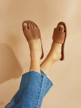 Load image into Gallery viewer, Saida Slide