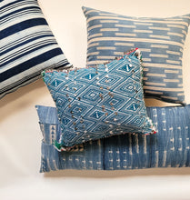 Load image into Gallery viewer, Vintage Kilim No. 001