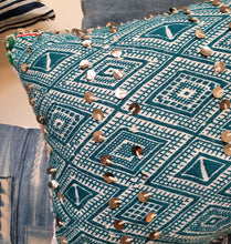 Load image into Gallery viewer, Vintage Kilim No. 001