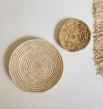 Load image into Gallery viewer, Woven Palm Plateau