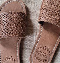 Load image into Gallery viewer, Saida Slide