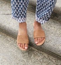 Load image into Gallery viewer, Saida Slide