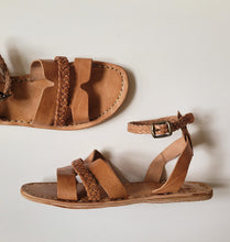 Load image into Gallery viewer, Helene Sandal