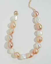 Load image into Gallery viewer, Bortano Pearl + Gold Anklet
