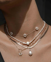 Load image into Gallery viewer, Flor Del Sol Necklace
