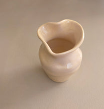 Load image into Gallery viewer, Max Heart Vase
