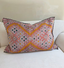 Load image into Gallery viewer, Vintage Wool Kilim Pillow - No. 042
