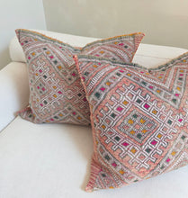 Load image into Gallery viewer, Vintage Wool Kilim Pillow - No. 040
