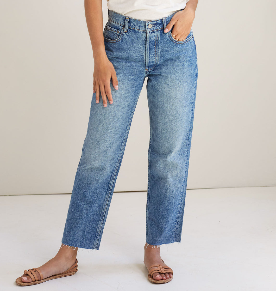 Tommy Mid-Rise Straight Leg Jeans