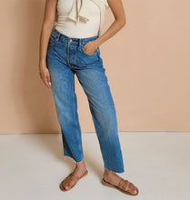 Load image into Gallery viewer, Tommy Mid-Rise Straight Leg Jeans
