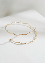 Load image into Gallery viewer, 14kGold Arm Wave Cuff
