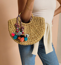 Load image into Gallery viewer, Shell Palm Tote
